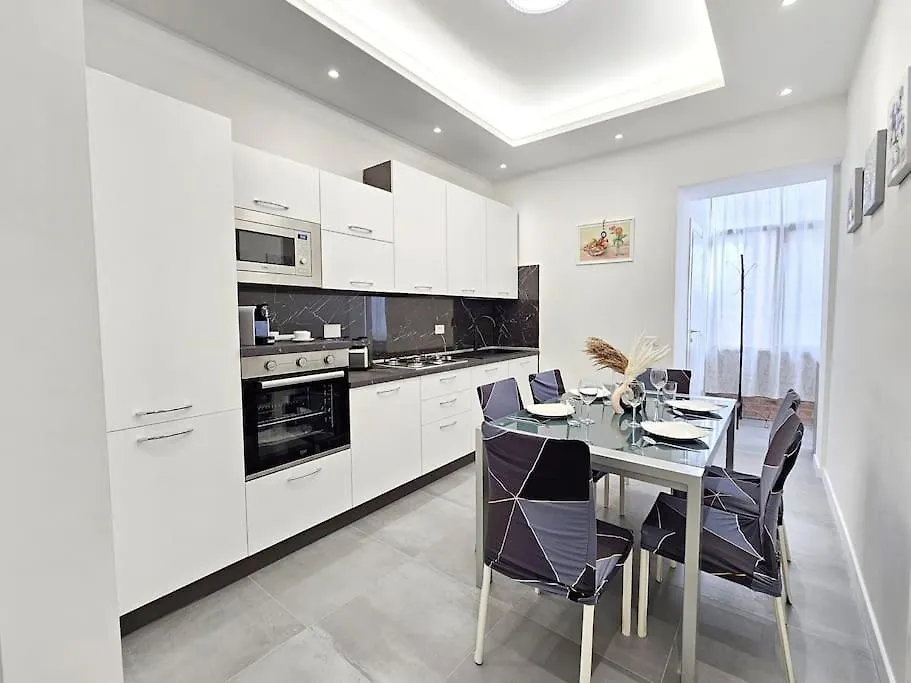 Elegante A Due Passi Dal Centro Apartment Rapallo Italy